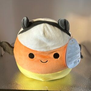 Squishmellow 8 inch candy corn. This is an original and her name is DELIE.​